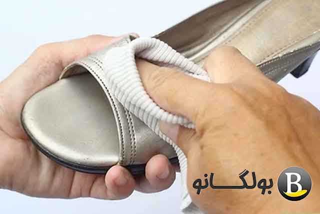 روش تمیز کردن کفش های ساتنی 